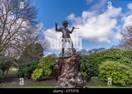 Statue von Peter Pan im Sefton Park, Liverpool Stockfoto