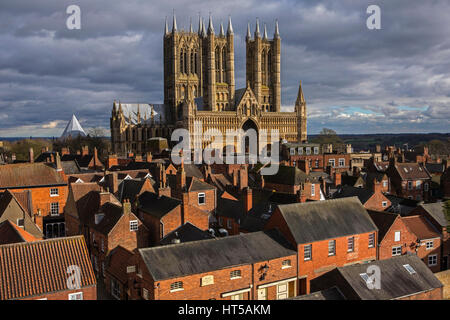 Ein Blick auf die prächtige Kathedrale von Lincoln in der historischen Stadt von Lincoln, UK. Stockfoto