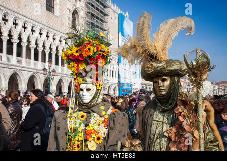 Italien, Venedig - 14 Februar: Bunte Karneval Masken auf der berühmtesten europäischen Karneval am 14. Februar 2010 in Venedig. Stockfoto