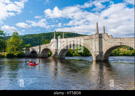 Allgemeine watet Brücke über den Fluss Tay in Aberfeldy. Dsigned und gebaut von Thomas Telford. Stockfoto