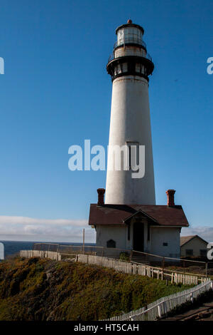 Ansichten des Pigeon Point Lighthouse auf dem Highway 1 an der nördlichen Küste Kaliforniens. Stockfoto