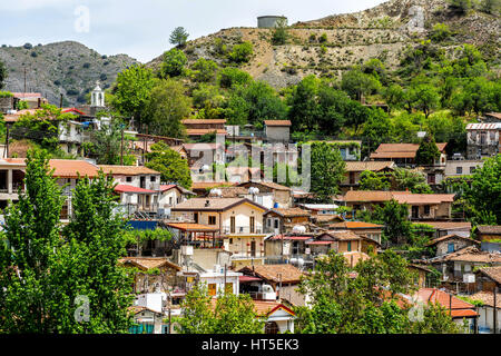 Richtung Dorf. Distrikt Nikosia, Zypern. Stockfoto