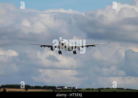 ZZ338, ein Airbus-Voyager-KC.2, betrieben durch die Royal Air Force (RAF), am Flughafen Prestwick in Ayrshire. Stockfoto