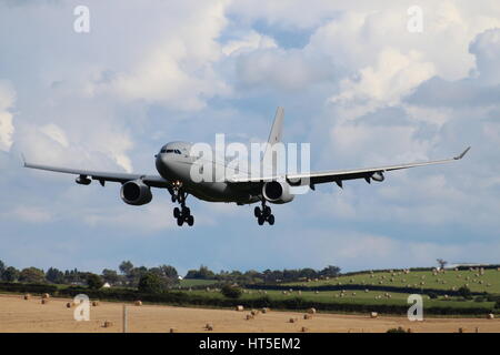 ZZ338, ein Airbus-Voyager-KC.2, betrieben durch die Royal Air Force (RAF), am Flughafen Prestwick in Ayrshire. Stockfoto