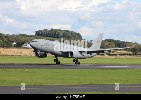 ZZ338, ein Airbus-Voyager-KC.2, betrieben durch die Royal Air Force (RAF), am Flughafen Prestwick in Ayrshire. Stockfoto