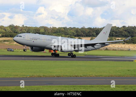 ZZ338, ein Airbus-Voyager-KC.2, betrieben durch die Royal Air Force (RAF), am Flughafen Prestwick in Ayrshire. Stockfoto