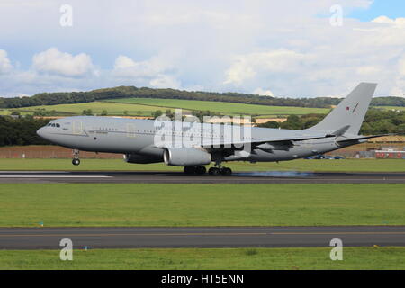 ZZ338, ein Airbus-Voyager-KC.2, betrieben durch die Royal Air Force (RAF), am Flughafen Prestwick in Ayrshire. Stockfoto