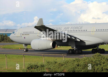 ZZ338, ein Airbus-Voyager-KC.2, betrieben durch die Royal Air Force (RAF), am Flughafen Prestwick in Ayrshire. Stockfoto