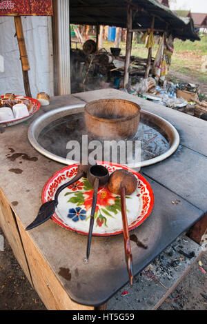 Dampfenden Wasser in einem Tempel an der HKB Daeng Red Lotus Lake, Thailand Stockfoto