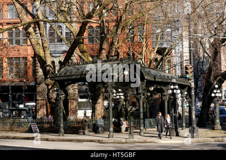 Eisen Pergola und Pioneer Square im Winter, Seattle, Washington, USA Stockfoto