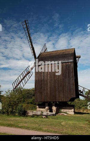 Bech Windmühle, die älteste stehende Windmühle in Dänemark, in Svaneke auf der Ostsee-Insel Bornholm. Stockfoto