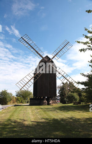 Bech Windmühle, die älteste stehende Windmühle in Dänemark, in Svaneke auf der Ostsee-Insel Bornholm. Stockfoto