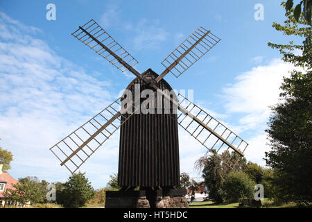 Bech Windmühle, die älteste stehende Windmühle in Dänemark, in Svaneke auf der Ostsee-Insel Bornholm. Stockfoto