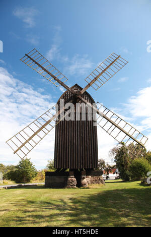 Bech Windmühle, die älteste stehende Windmühle in Dänemark, in Svaneke auf der Ostsee-Insel Bornholm. Stockfoto