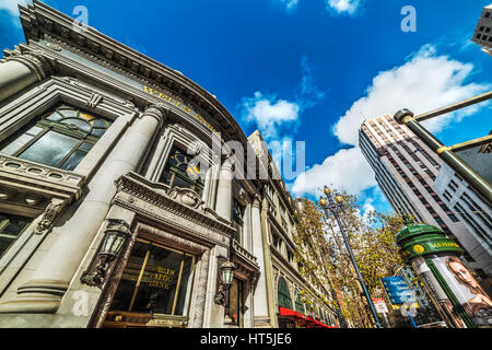 San Francisco, CA, USA - 30. Oktober 2016: Wells Fargo Bank im Bankenviertel Stockfoto