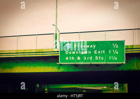 Autobahn 10 Zeichen in der Innenstadt von Los Angeles, Kalifornien Stockfoto