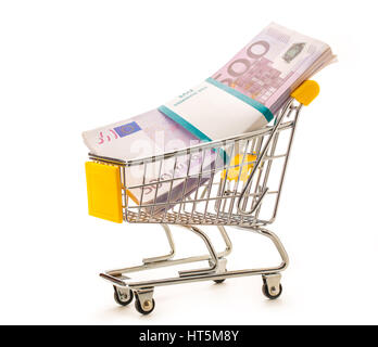 Pack von Euro-Banknoten im Supermarkt Schubkarre Stockfoto