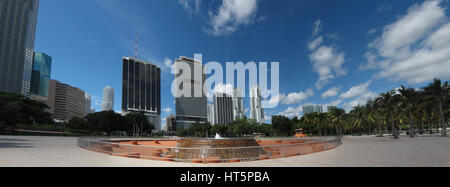Bayfront Park und Biscayne Boulevard Skyline, unten Stadt Miami, Florida, Vereinigte Staaten Stockfoto