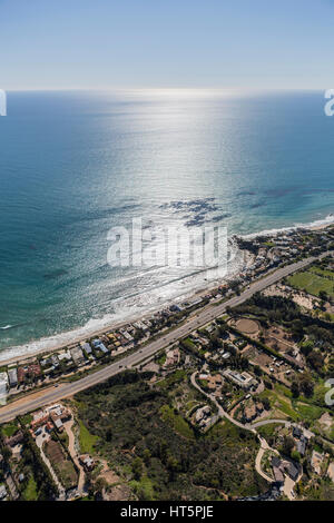 Luftaufnahme des Beach-front-Häuser und Anwesen in Malibu, Kalifornien. Stockfoto