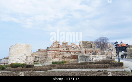 Alte Festungsmauern in Nessebar, Bulgarien Stockfoto