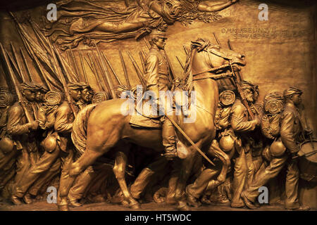 Das Modell der Gedenkstätte für Robert Gould Shaw und das Massachusetts Fifty-Fourth Regiment von Augustus Saint-Gaudensin in der National Gallery of Art. Washington Stockfoto