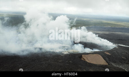 Luftaufnahme des Pu'u-O'o-Krater, ein Vulkankegel befindet sich auf der Big Island von Hawaii März 2017. Stockfoto