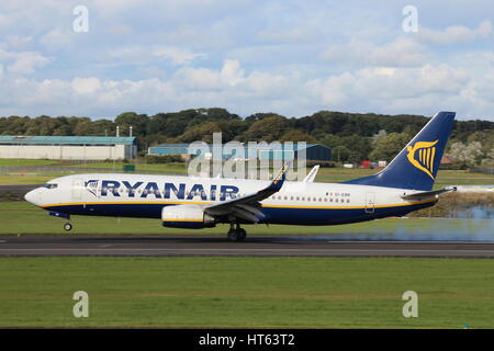 EI-EBR, eine Boeing 737-8AS von Ryanair auf dem Flughafen Prestwick International Airport in Ayrshire betrieben. Stockfoto