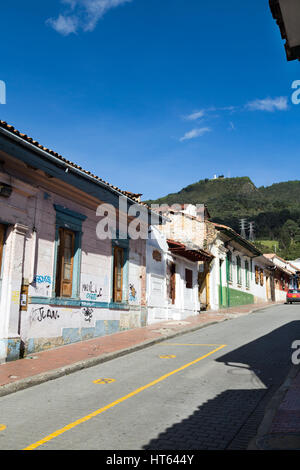 Typische Häuser im Stadtteil Candelaria von Bogota, Kolumbien. Stockfoto