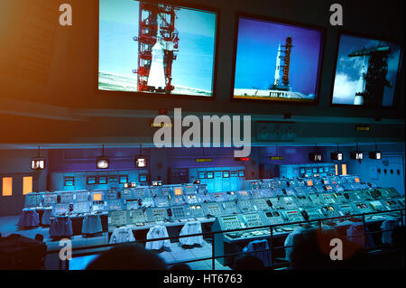 Orlando, USA - 2. August 2012: Systemsteuerung System für Mondmission im Nasa-Museum. Leere Panel für Rocket Launch pad Stockfoto