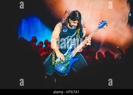 2. Juni 2015: Die live auf der Bühne auf dem Sonisphere Festival in Assago (Mailand) für ihre erste italienische Tour 2015 Metallica Konzert Foto: Cronos/Alessandro Bosio Stockfoto