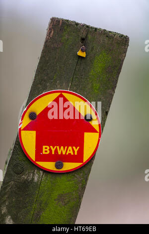 Ein seitenweg Zeichen auf einem Feldweg, Suffolk, Großbritannien. Stockfoto