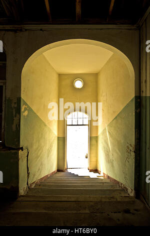 Alte Häuser in Kolmanskop in der Nähe von Lüderitz Stockfoto