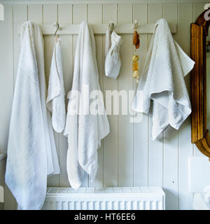 Weiße Handtücher. Stockfoto