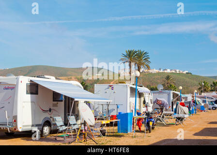 Wohnmobile, Camping Sidi Ifni, Sidi Ifni, Guelmim-Oued Region, Marokko Stockfoto