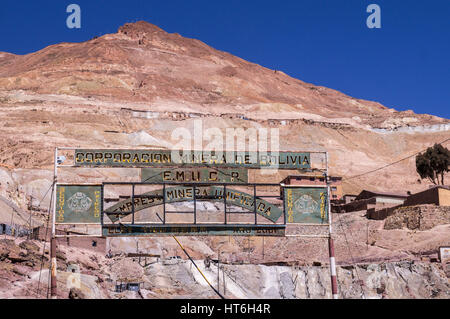 Potosi, Bolivien am 14. September 2015: Zeichen markiert den Eingang zum Cerro Rico Berg Minen Stockfoto