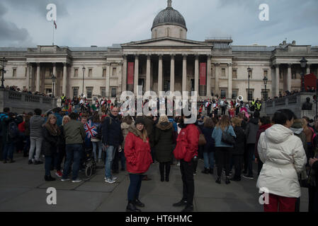 London, UK. 7. März 2017. Gesamtansicht der Britain es Got Talent Dreharbeiten am Trafalgar Square. Bildnachweis: Alberto Pezzali/Pacific Press/Alamy Live-Nachrichten Stockfoto
