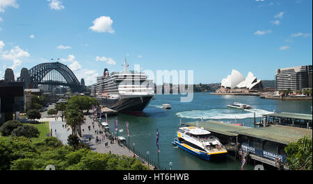 Ms Queen Victoria am Circular Quay Sydney Australien günstig Stockfoto