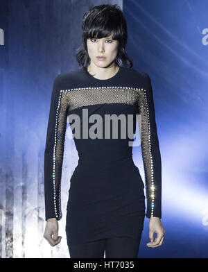 NEW YORK, NY - 11. Februar 2017: Kennah Spaziergänge die Start-und Landebahn bei Alexander Wang Herbst Winter 2017 Fashion show in New York Fashion Week Stockfoto