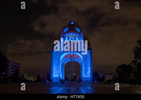 Denkmal für die mexikanische Revolution (Monumento ein la Revolucion) in der Nacht - Mexiko-Stadt, Mexiko Stockfoto