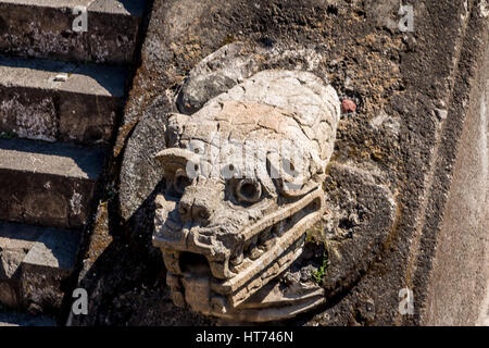 Carving-Details des Quetzalcoatl Pyramide bei Teotihuacan Ruinen - Mexiko-Stadt, Mexiko Stockfoto