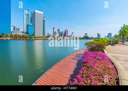 Seeblick von Benjakitti Park in Bangkok Stockfoto