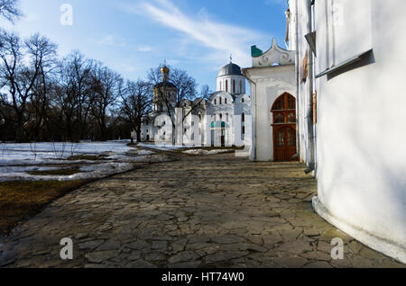 Die Verklärungskirche in Tschernigow in der Frühlingstag, bewölkten Himmel Fotoshooting mit fisheye-Objektiv, März, Ukraine Stockfoto