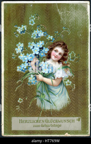 Deutschland - um 1915: Ein Gruß Postkarte gedruckt in Deutschland, zeigt ein Mädchen mit Blumen. Die Inschrift auf Deutsch: alles Gute zum Geburtstag, um 1915 Stockfoto