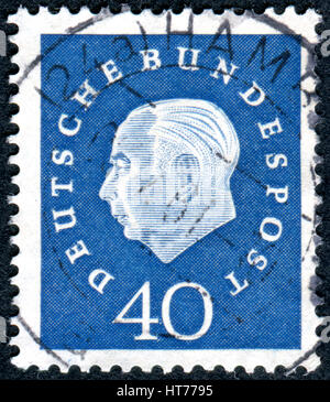 Deutschland - ca. 1959: Eine Briefmarke gedruckt in Deutschland, zeigt der 1. Präsident der Bundesrepublik Deutschland, Prof. Dr. Theodor Heuss, ca. 1959 Stockfoto