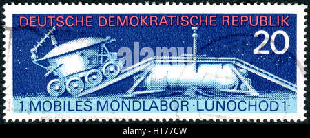 Deutschland - ca. 1971: Eine Briefmarke gedruckt in Deutschland (DDR), zeigt die erste von zwei unbemannte lunar Rover - Lunokhod 1, ca. 1971 Stockfoto