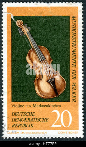 Deutschland - ca. 1971: Eine Briefmarke gedruckt in Deutschland (DDR), zeigt das Musical instrument aus Deutschland, Violine, ca. 1971 Stockfoto