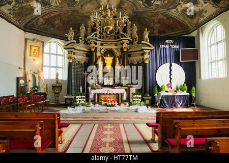 Innenraum der Kirche des Heiligsten Herzens Jesu am 19. Juni 2016 in Stegna, Polen. Chor mit Altar im Inneren der historischen Tempel wurde erbaut im Jahre 1681-1683. Stockfoto