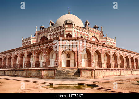 Humayun Mausoleum, erbaut im 16. Jahrhundert; ist die letzte Ruhestätte des Mughal Kaisers Humayun in Delhi, Indien. Es ist ein UNESCO-Weltkulturerbe. Stockfoto