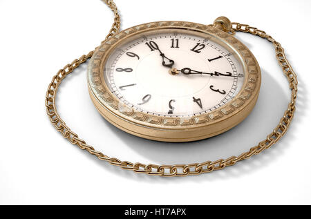 Eine Nahaufnahme von einer komplizierten gold Antik Taschenuhr befestigt an einer Kette auf einem isolierten weißen Studio-Hintergrund - 3D render Stockfoto