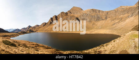 Val Piora, Schweiz: Seen Ritomsee, Cadagno, Tom im Herbst. Stockfoto